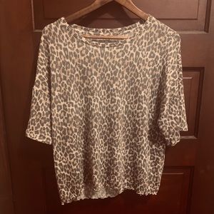 Super cute cheetah print boxy tee ☕️